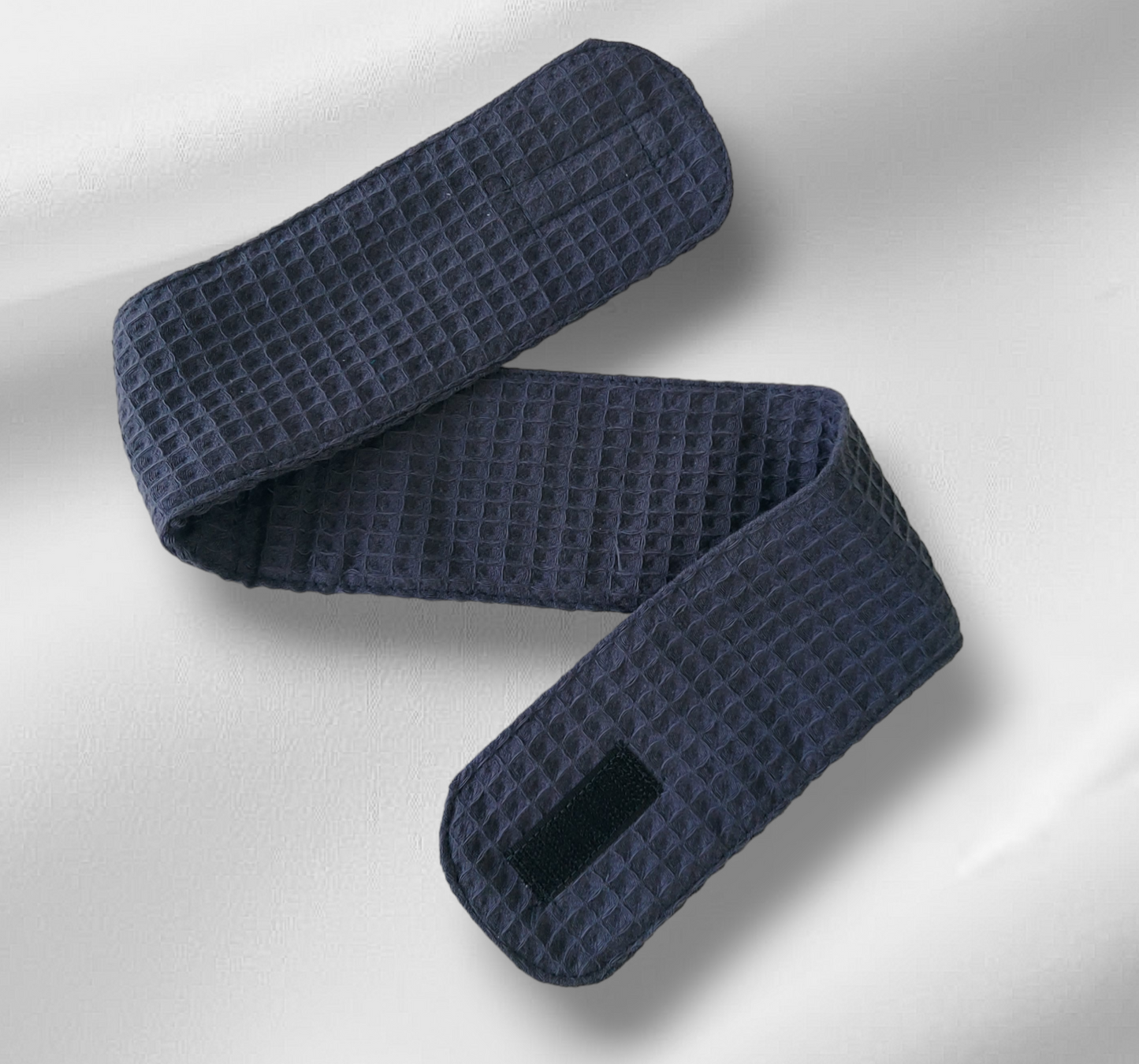 Anthracite waffle-textured headband on a light gray background