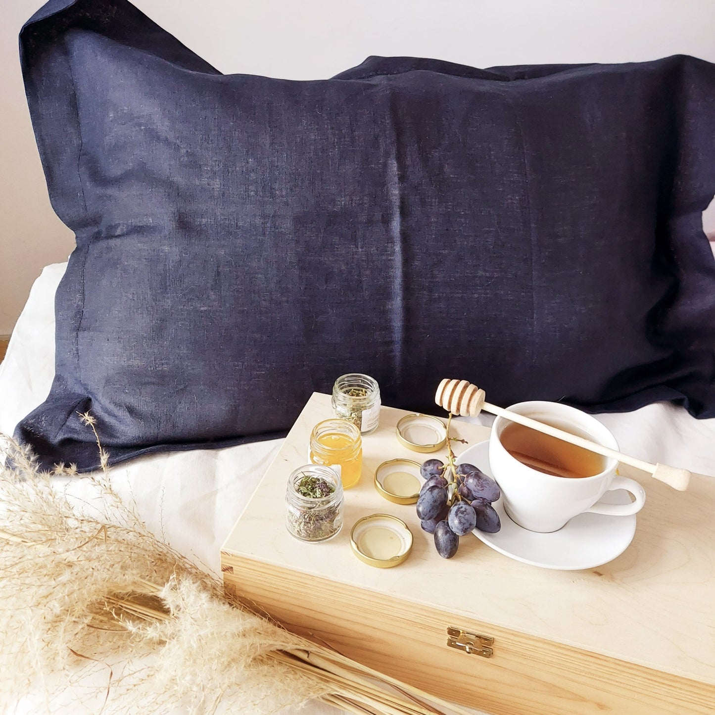 Linen pillowcases with flange, natural linen pillowcases, ecru, red, linen pillowcases