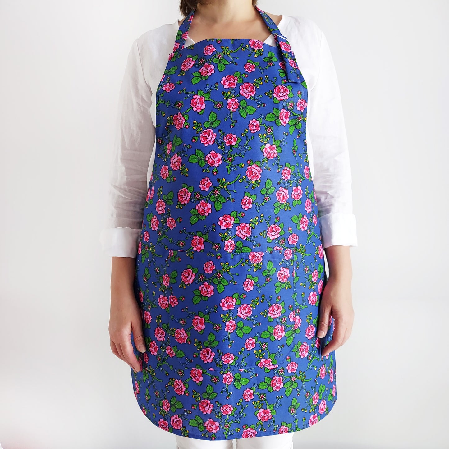 Cotton aprons, blue aprons, buy kitchen aprons, aprons in flowers, aprons bulk, 100% cotton apron, apron with pocket, women's aprons, aprons for cooking, Linencharm