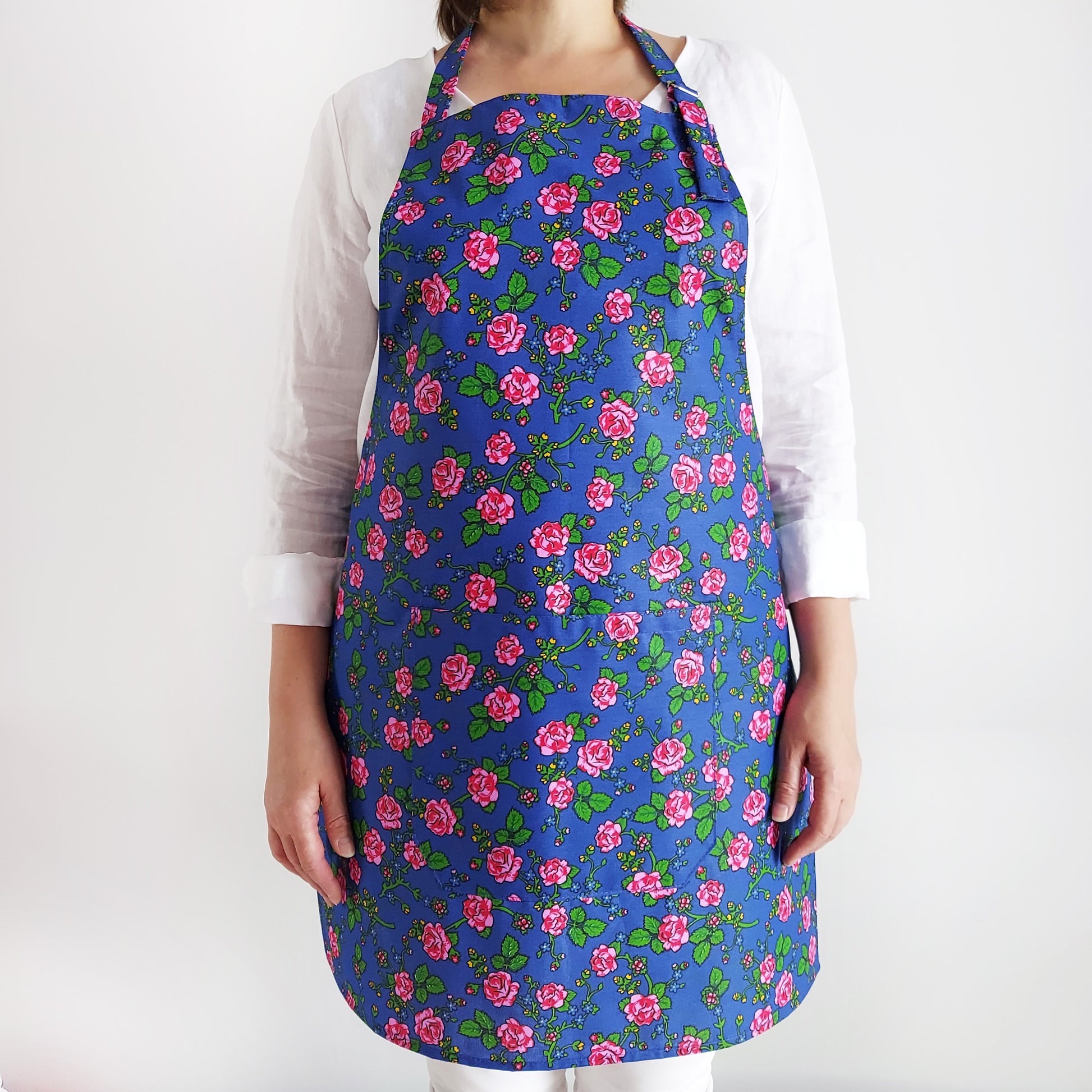 Cotton aprons, blue aprons, buy kitchen aprons, aprons in flowers, aprons bulk, 100% cotton apron, apron with pocket, women's aprons, aprons for cooking, Linencharm