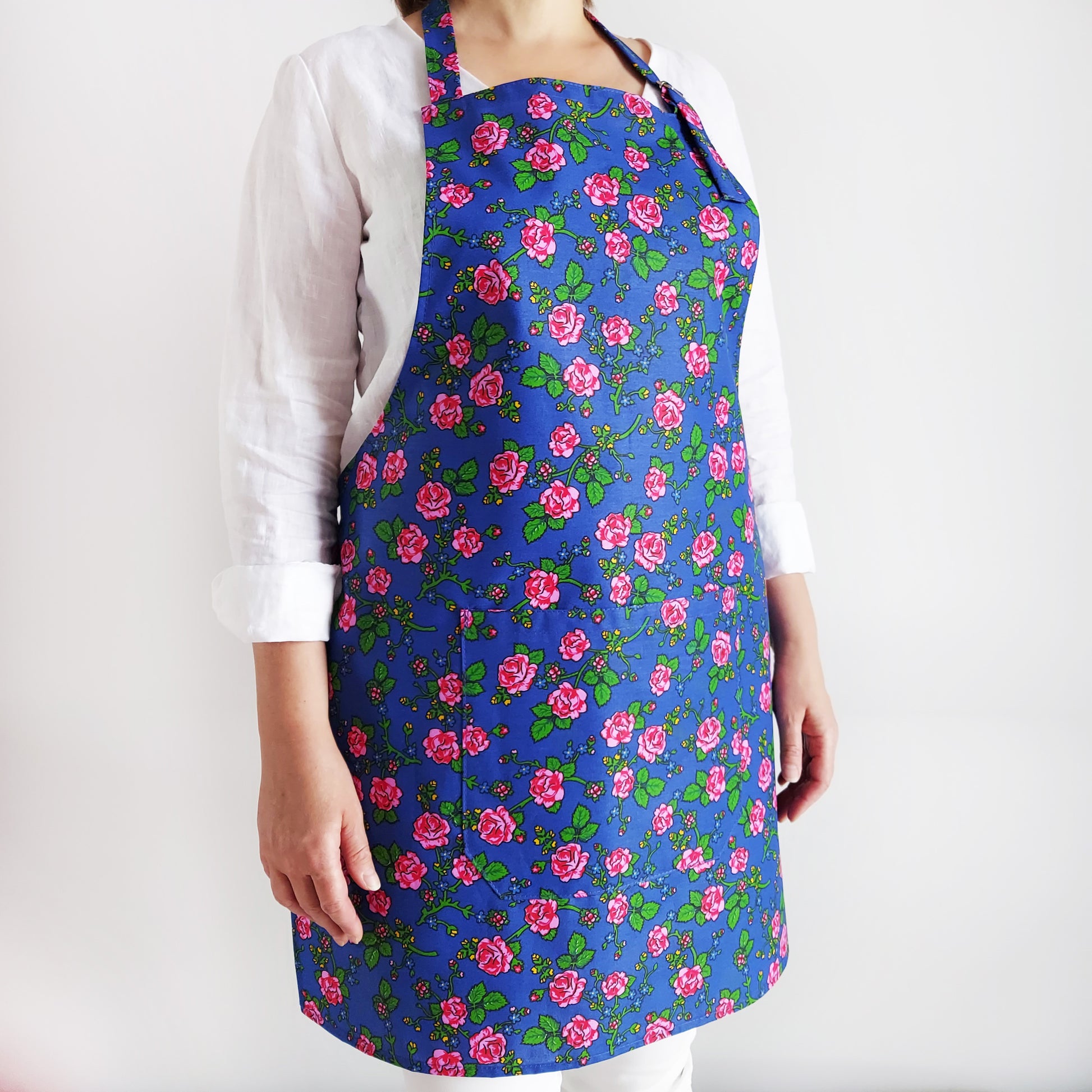 Cotton aprons, blue aprons, buy kitchen aprons, aprons in flowers, aprons bulk, 100% cotton apron, apron with pocket, women's aprons, aprons for cooking, Linencharm