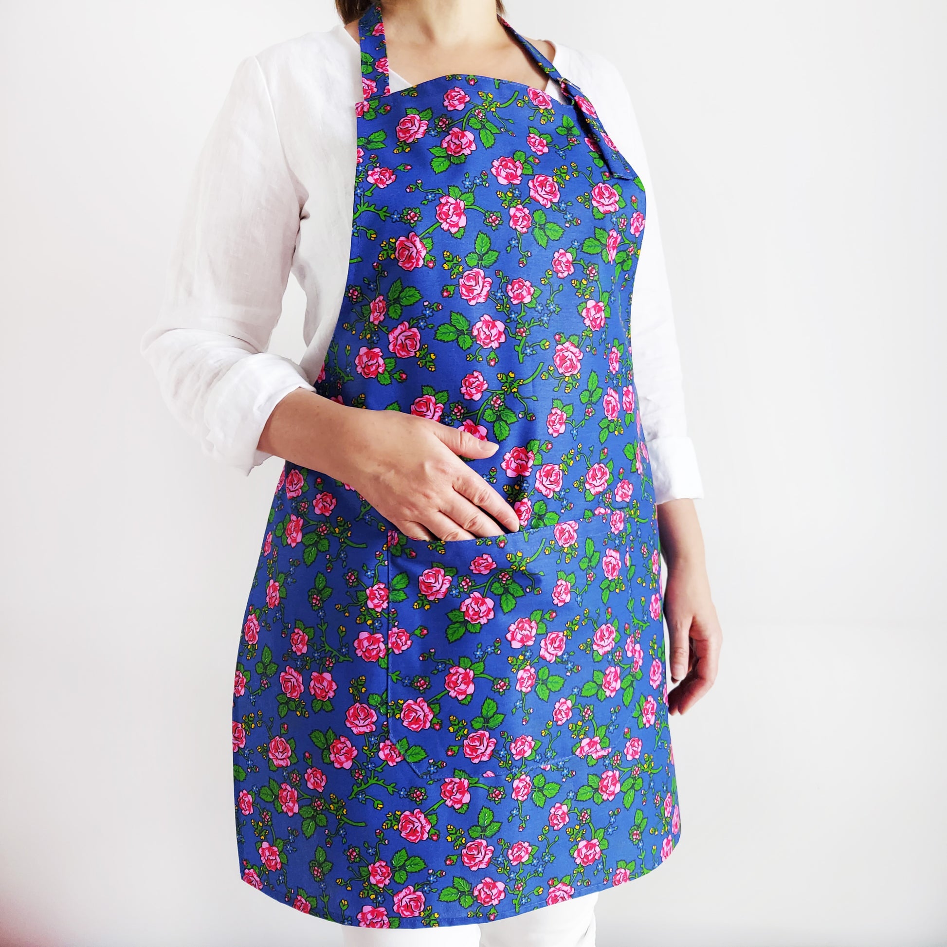Cotton aprons, blue aprons, buy kitchen aprons, aprons in flowers, aprons bulk, 100% cotton apron, apron with pocket, women's aprons, aprons for cooking, Linencharm