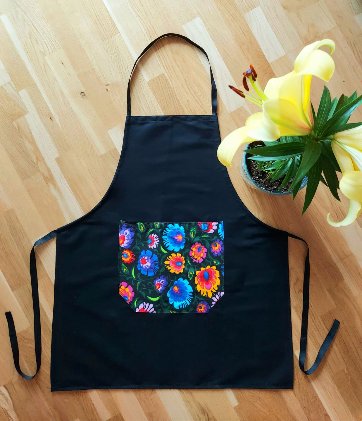 Kitchen Apron, Adjustable Bib Apron, Cooking Kitchen Aprons for Women Men, Apron with Pocket