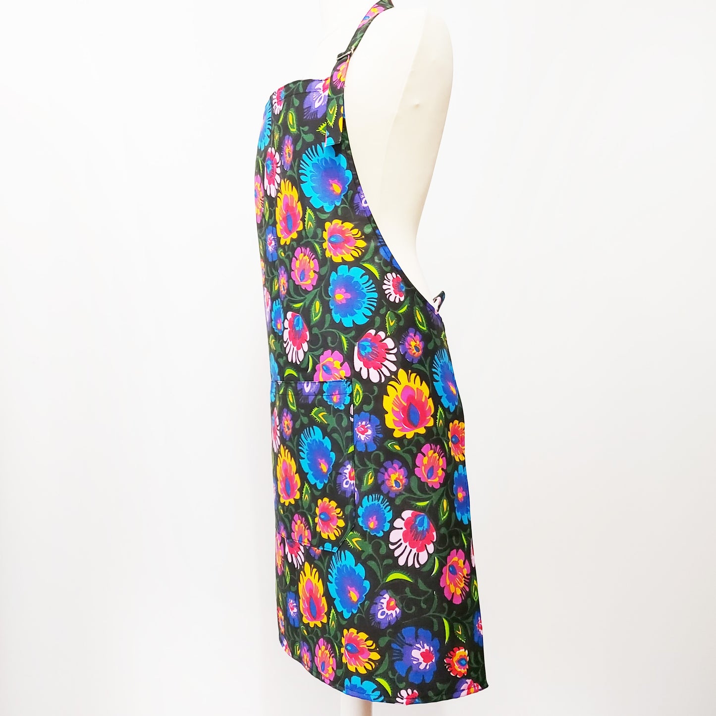 Cotton aprons, black aprons, buy kitchen aprons, aprons in flowers, aprons bulk, 100% cotton apron, apron with pocket, women's aprons, aprons for cooking, Linencharm