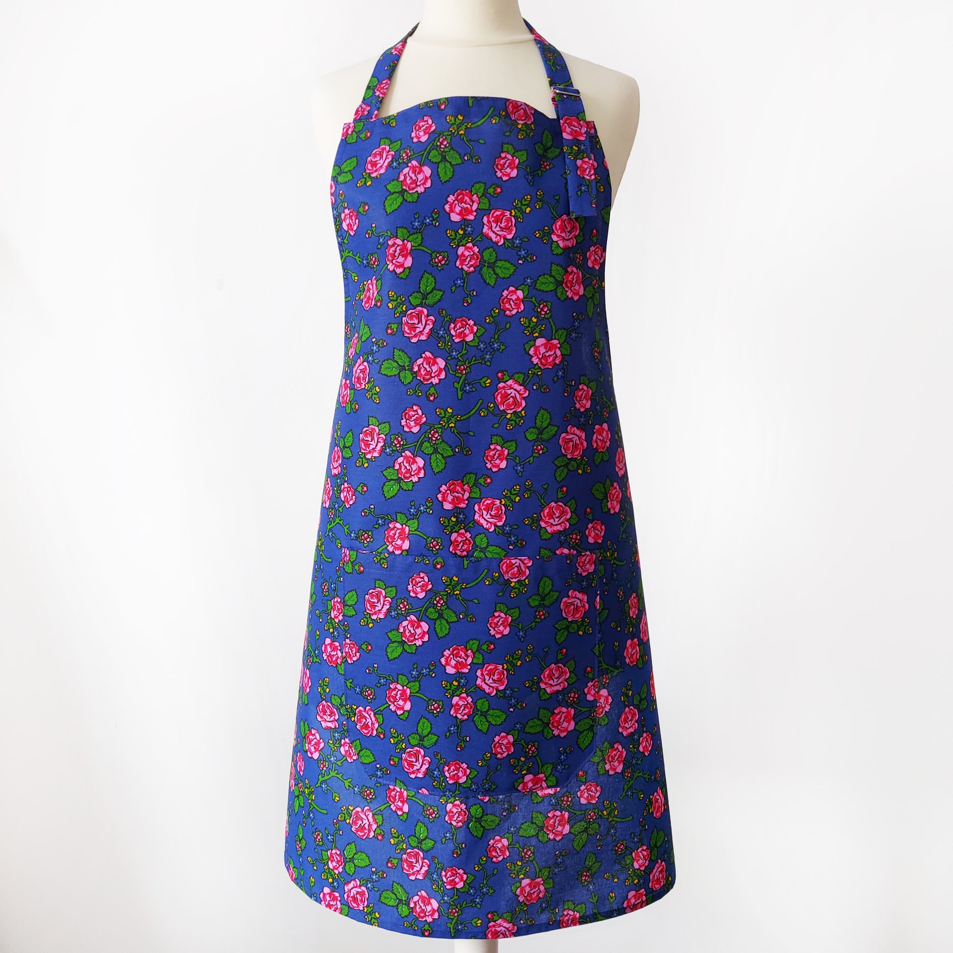 Cotton aprons, blue aprons, buy kitchen aprons, aprons in flowers, aprons bulk, 100% cotton apron, apron with pocket, women's aprons, aprons for cooking, Linencharm