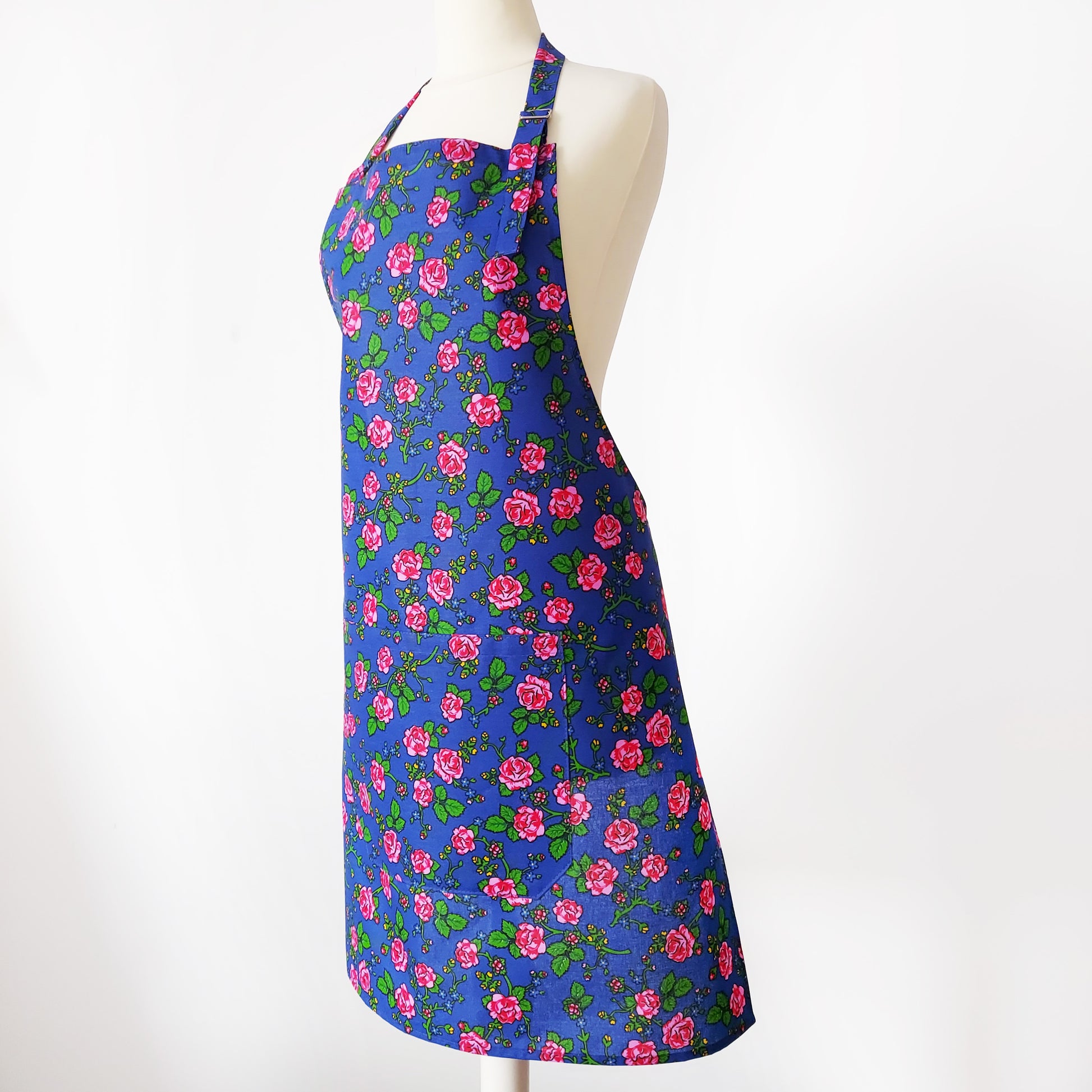 Cotton aprons, blue aprons, buy kitchen aprons, aprons in flowers, aprons bulk, 100% cotton apron, apron with pocket, women's aprons, aprons for cooking, Linencharm