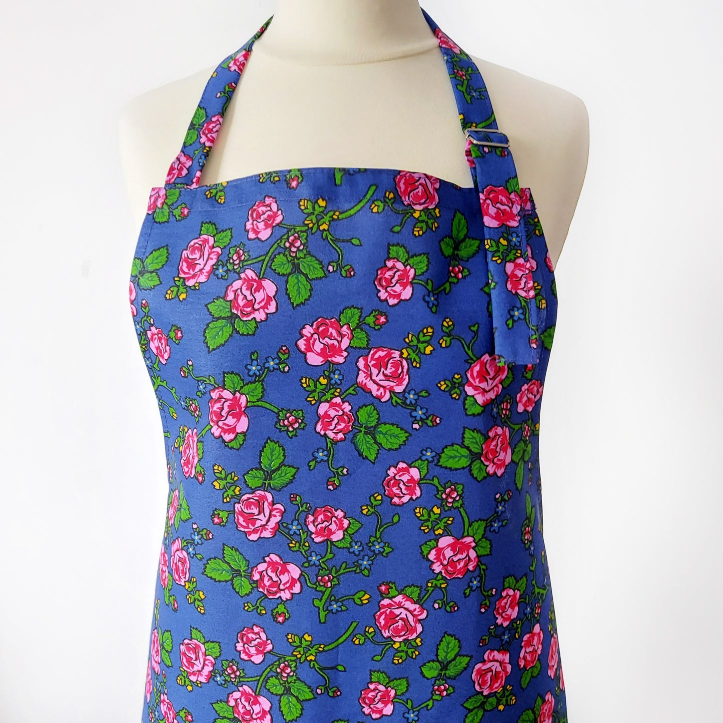 Cotton aprons, blue aprons, buy kitchen aprons, aprons in flowers, aprons bulk, 100% cotton apron, apron with pocket, women's aprons, aprons for cooking, Linencharm
