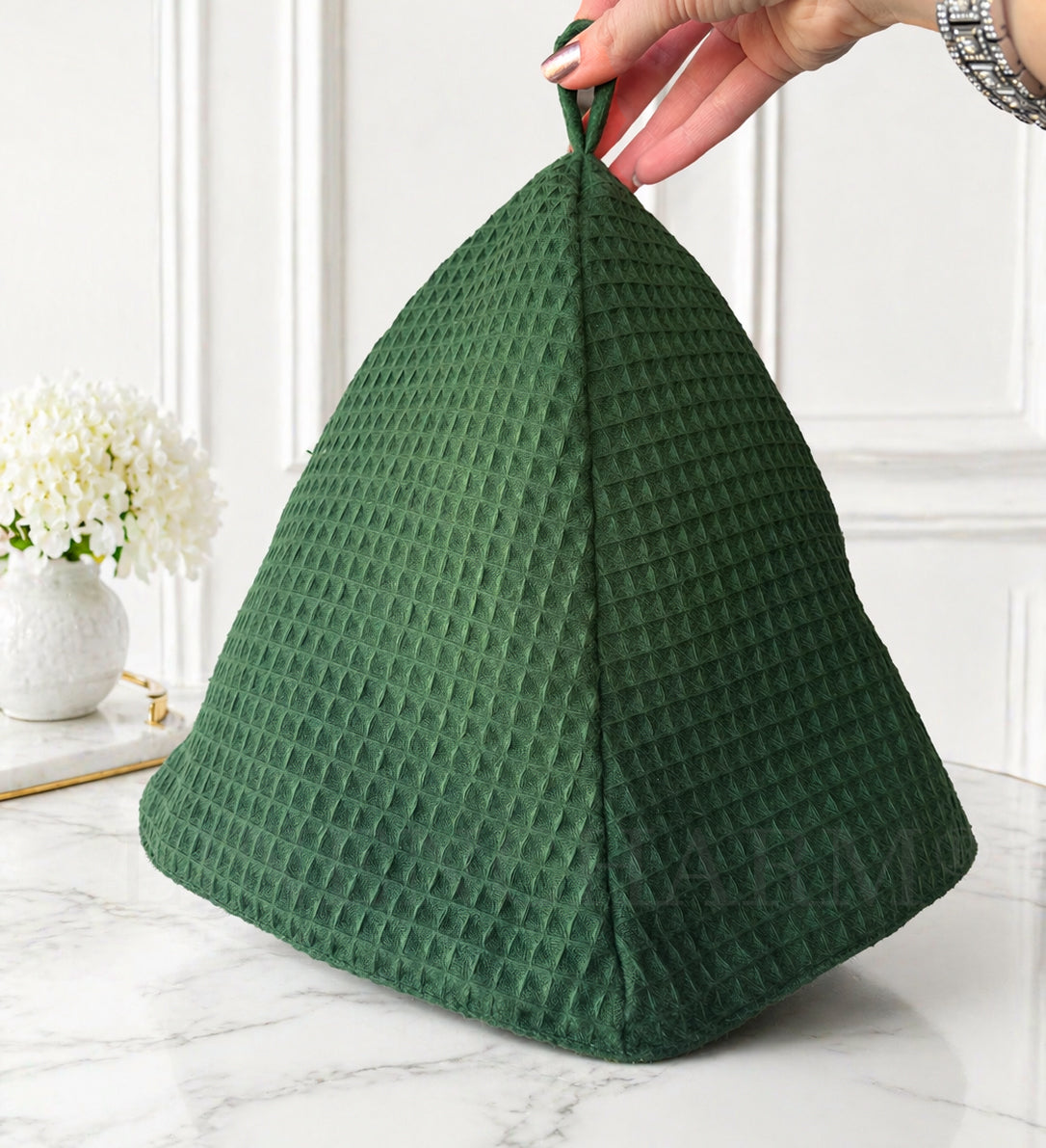 Side view of a dark green waffle cotton sauna hat featuring a practical hanging loop and breathable texture.