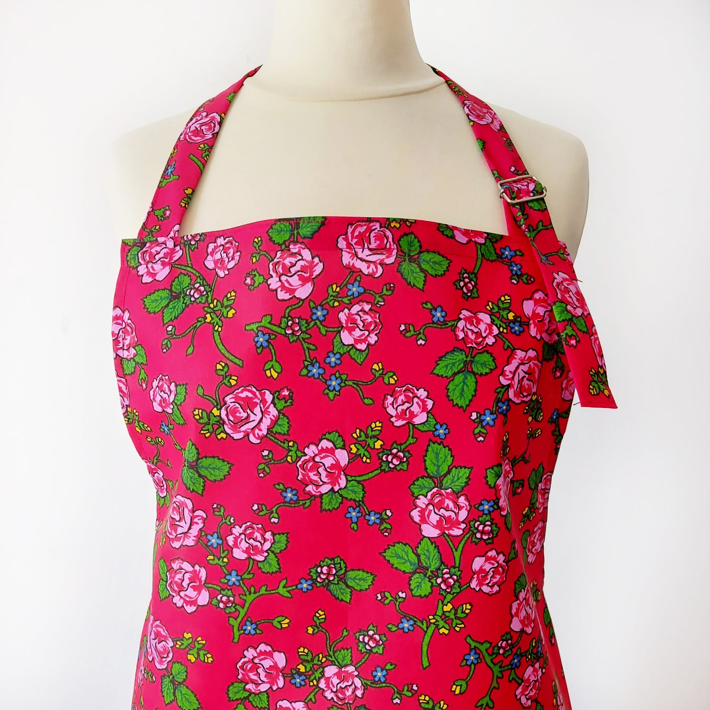 Cotton aprons, red aprons, buy kitchen aprons, aprons in flowers, aprons bulk, 100% cotton apron, apron with pocket, women's aprons, aprons for cooking, Linencharm